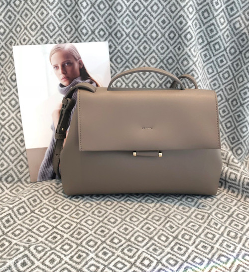 <b><p>Simple 2way Square Shoulder Bag 3color Two</p></b><b><p>シンプル2wayスクエアショルダーバッグ3colorツーウェイバック女性トートバッグハンドバッグミニ</p></b><br /><br /><p align='center'>