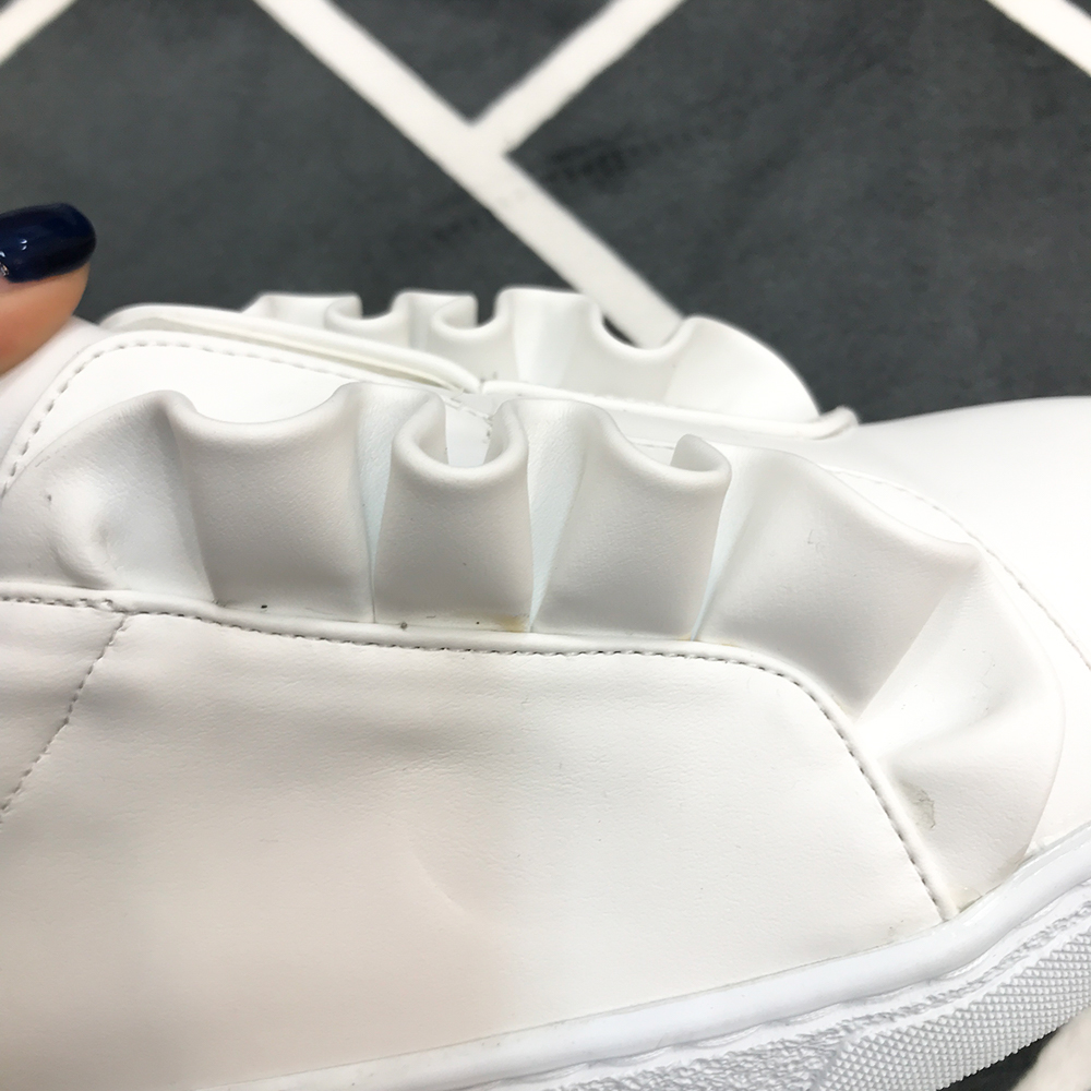 <b><p>Mourning Korean Islet Frill Slip-on Lovely</p></b><b><p>無排 韓国語 アイレット フリル スリップオン ラブリーな 洗練され見える 女子大生デイルック</p></b><br /><br /><p align='center'>