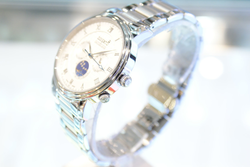 <b><p>Jaspeiro MOONPHASE silver White CG105-16</p></b><b><p>ザースフェーに 月相 シルバー ホワイト CG105-16 一目に入ってくる メタル感</p></b><br /><br /><p align='center'>