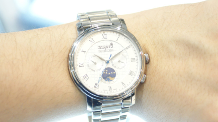 <b><p>Jaspeiro MOONPHASE silver White CG105-16</p></b><b><p>ザースフェーに 月相 シルバー ホワイト CG105-16 一目に入ってくる メタル感</p></b><br /><br /><p align='center'>