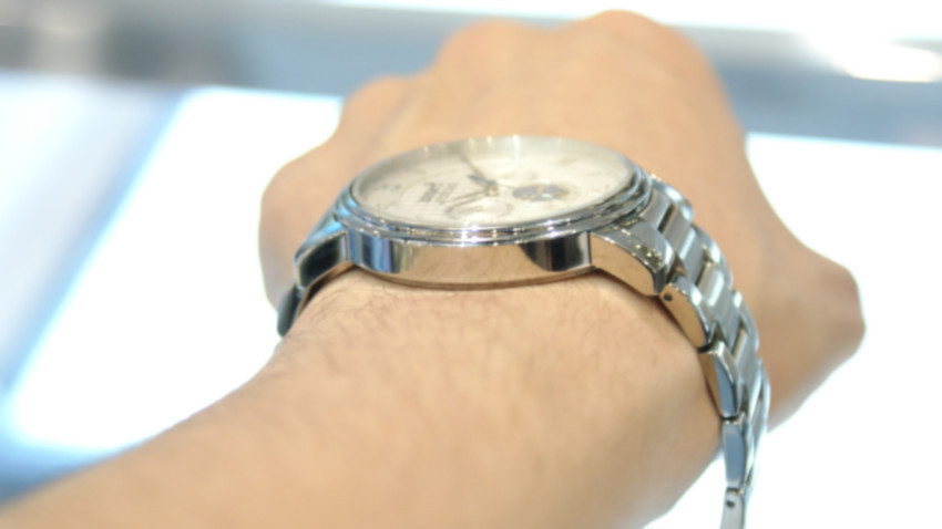 <b><p>Jaspeiro MOONPHASE silver White CG105-16</p></b><b><p>ザースフェーに 月相 シルバー ホワイト CG105-16 一目に入ってくる メタル感</p></b><br /><br /><p align='center'>