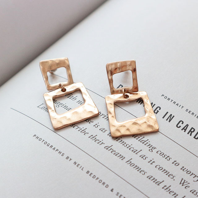 <b><p>1+1 vintage Bold Drop Earrgs 18 species Aique</p></b><b><p>+ ヴィンテージ ボールド ドロップイヤリング 18種 アィーク サル ミニマル</p></b><br /><br /><p align='center'>