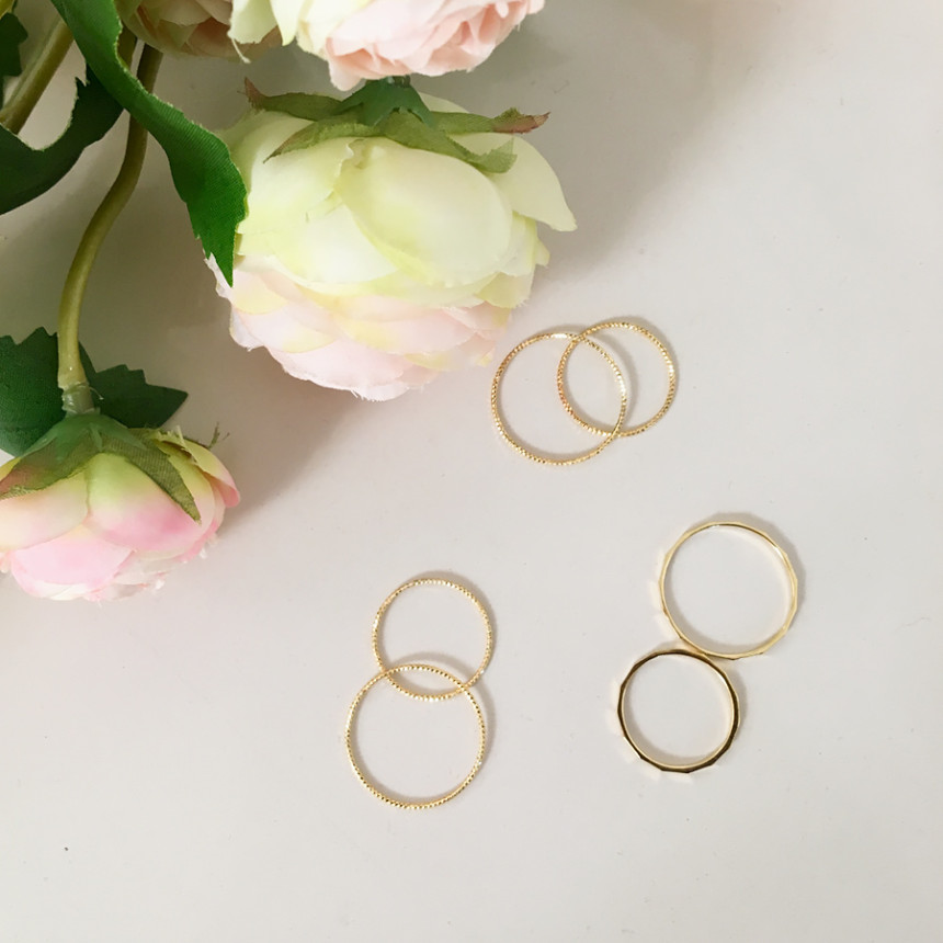 <b><p>Mozen Thread ring Le silver gd set accessory</p></b><b><p>モジェン 糸リング 重ね着 シルバー ゴールド セット アクセサリー デイ 30代の女性</p></b><br /><br /><p align='center'>