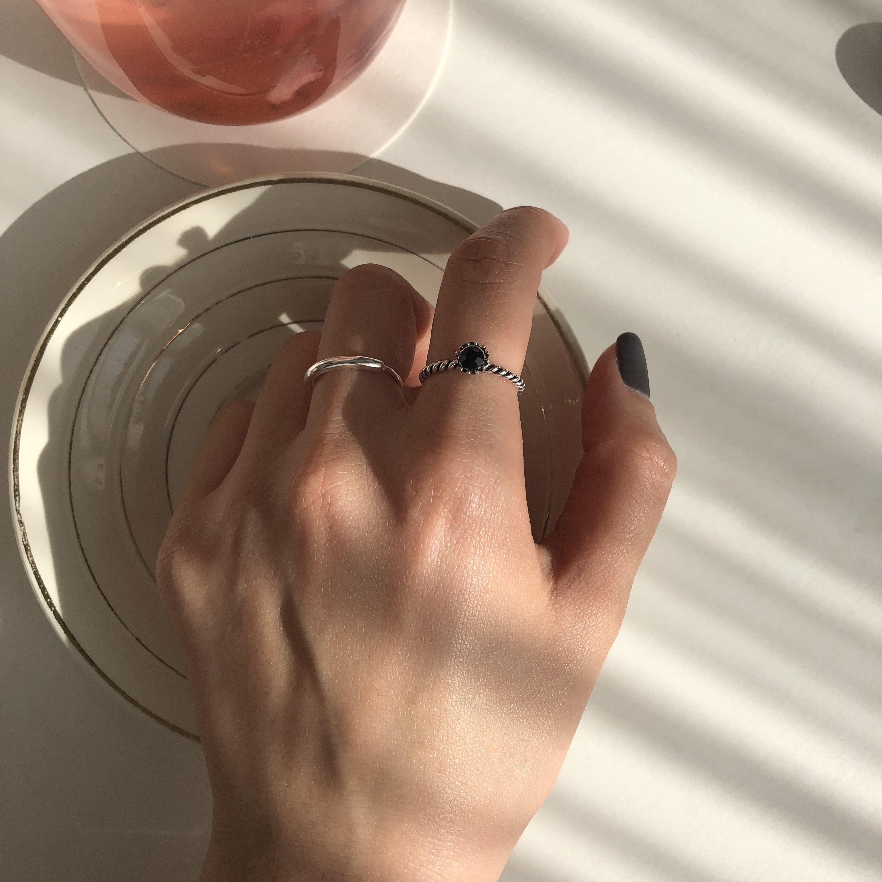 <b><p>Nita Silver 925 onyx ste ring The antiquy</p></b><b><p>モニター シルバー925 オニキス 原石 リング アンティークは 20代の女性 油絵</p></b><br /><br /><p align='center'>