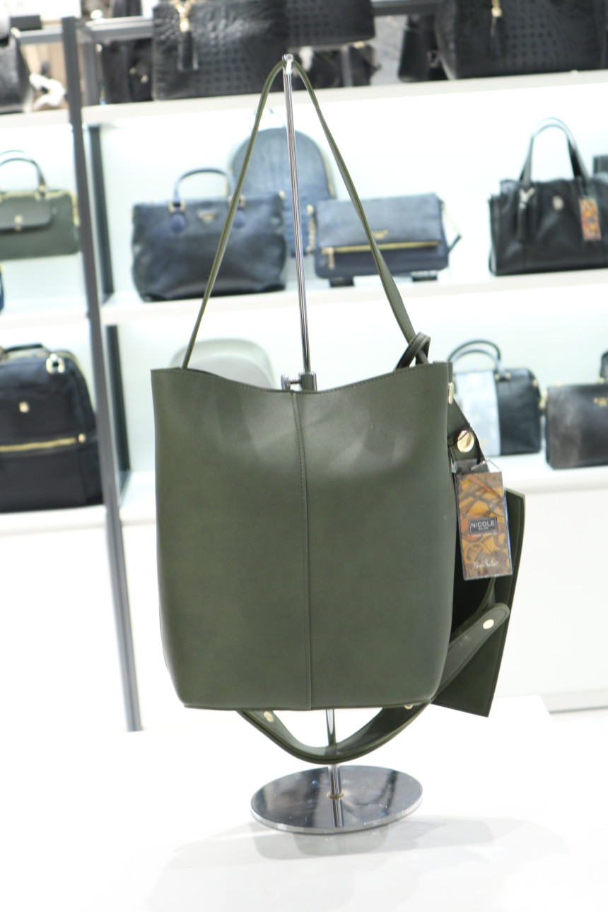 <b><p>Nomi Miller Should Bag FGN8500 Gangnam Day</p></b><b><p>ニコルミラーショルダーバッグFGN8500江南店デイリーバック20代の女性のバッグ</p></b><br /><br /><p align='center'>