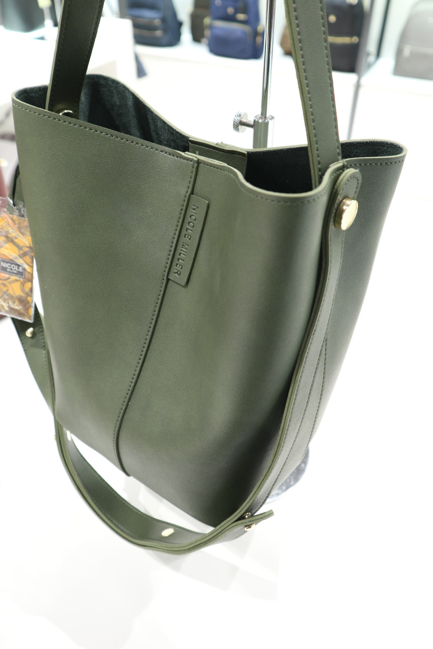<b><p>Nomi Miller Should Bag FGN8500 Gangnam Day</p></b><b><p>ニコルミラーショルダーバッグFGN8500江南店デイリーバック20代の女性のバッグ</p></b><br /><br /><p align='center'>