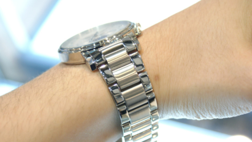 <b><p>Jaspeiro MOONPHASE silver White CG105-16</p></b><b><p>ザースフェーに 月相 シルバー ホワイト CG105-16 一目に入ってくる メタル感</p></b><br /><br /><p align='center'>