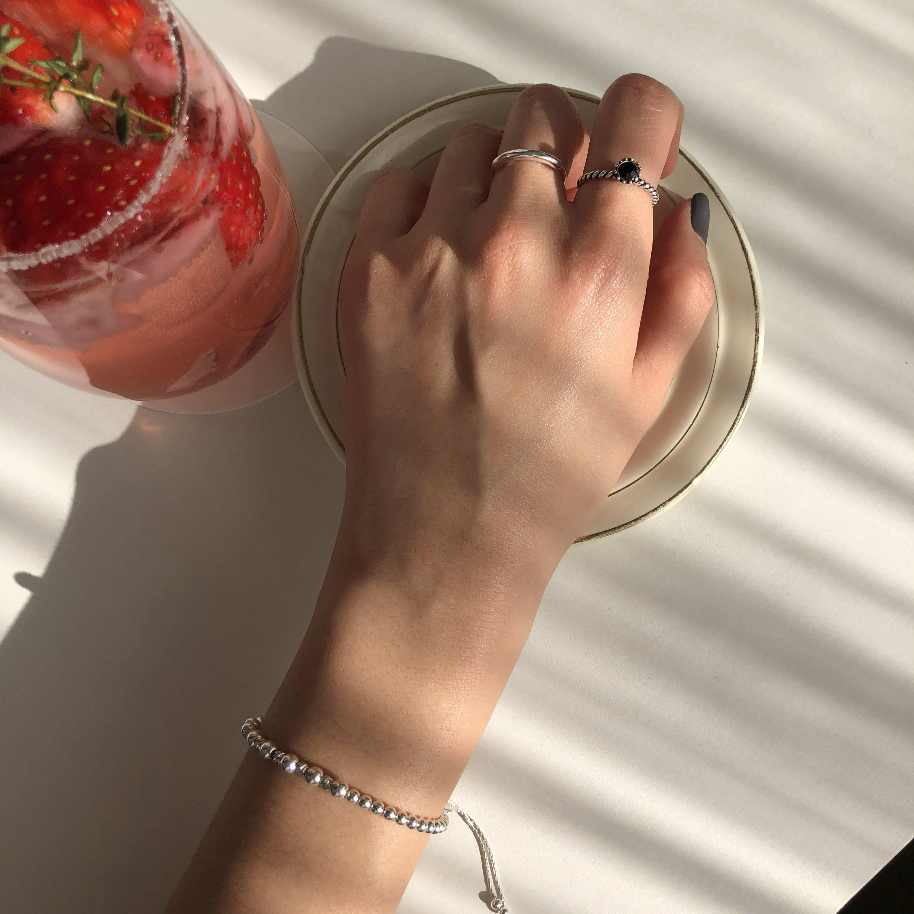 <b><p>Nita Silver 925 onyx ste ring The antiquy</p></b><b><p>モニター シルバー925 オニキス 原石 リング アンティークは 20代の女性 油絵</p></b><br /><br /><p align='center'>