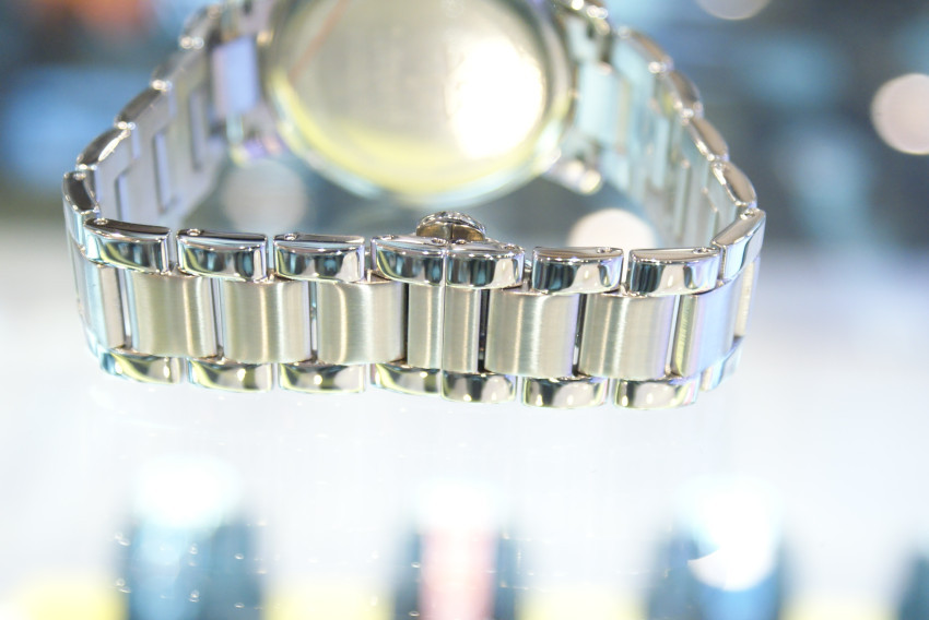 <b><p>Jaspeiro MOONPHASE silver White CG105-16</p></b><b><p>ザースフェーに 月相 シルバー ホワイト CG105-16 一目に入ってくる メタル感</p></b><br /><br /><p align='center'>