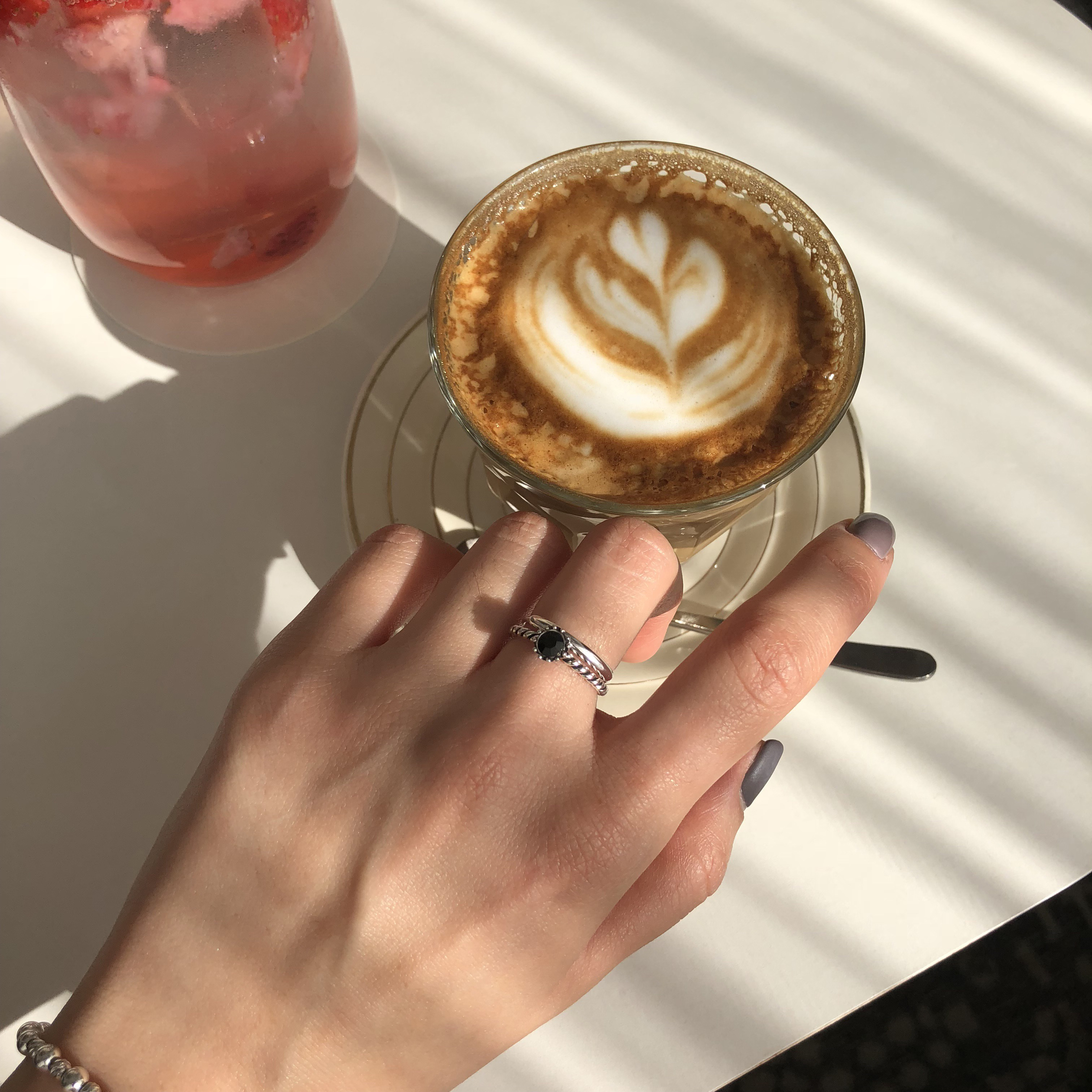 <b><p>Nita Silver 925 onyx ste ring The antiquy</p></b><b><p>モニター シルバー925 オニキス 原石 リング アンティークは 20代の女性 油絵</p></b><br /><br /><p align='center'>