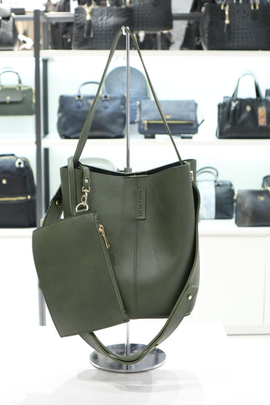 <b><p>Nomi Miller Should Bag FGN8500 Gangnam Day</p></b><b><p>ニコルミラーショルダーバッグFGN8500江南店デイリーバック20代の女性のバッグ</p></b><br /><br /><p align='center'>