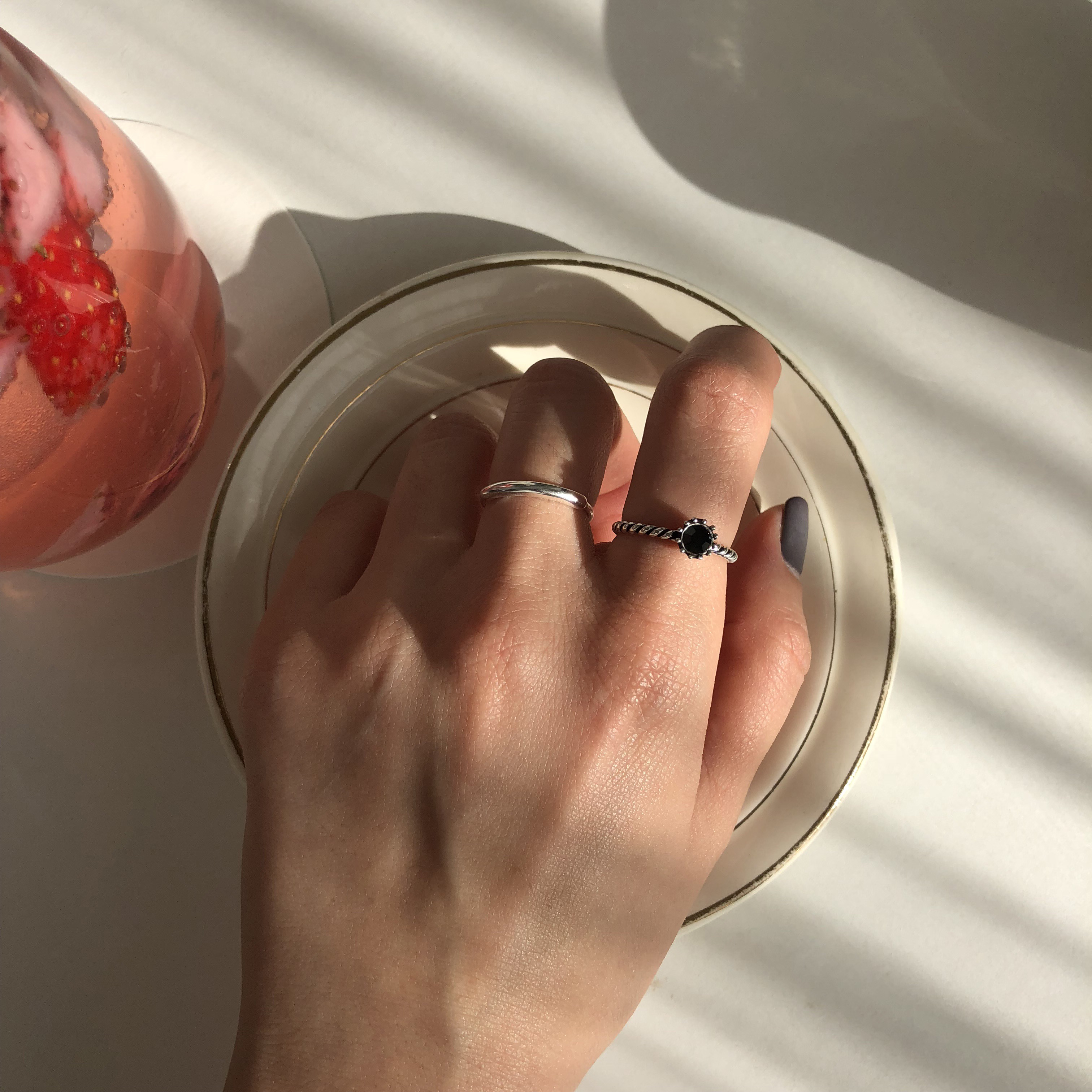 <b><p>Nita Silver 925 onyx ste ring The antiquy</p></b><b><p>モニター シルバー925 オニキス 原石 リング アンティークは 20代の女性 油絵</p></b><br /><br /><p align='center'>