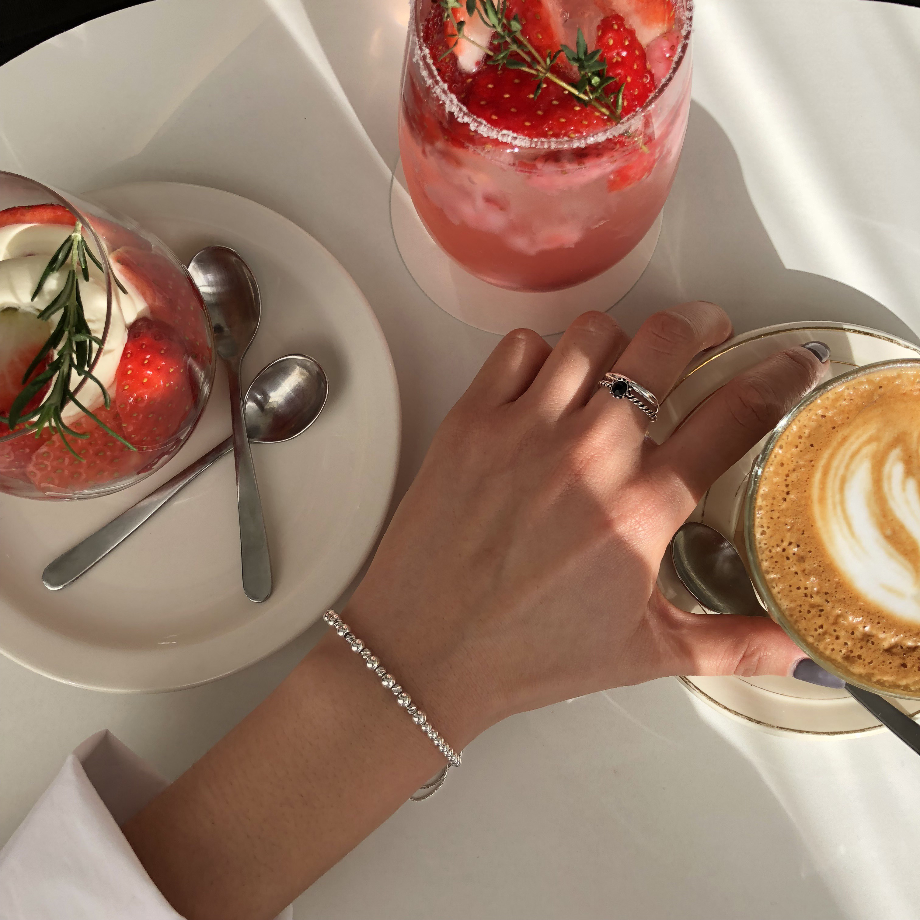 <b><p>Nita Silver 925 onyx ste ring The antiquy</p></b><b><p>モニター シルバー925 オニキス 原石 リング アンティークは 20代の女性 油絵</p></b><br /><br /><p align='center'>