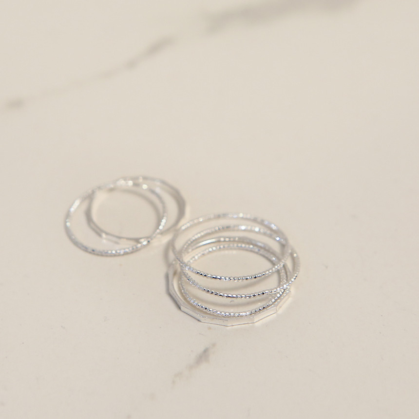 <b><p>Mozen Thread ring Le silver gd set accessory</p></b><b><p>モジェン 糸リング 重ね着 シルバー ゴールド セット アクセサリー デイ 30代の女性</p></b><br /><br /><p align='center'>
