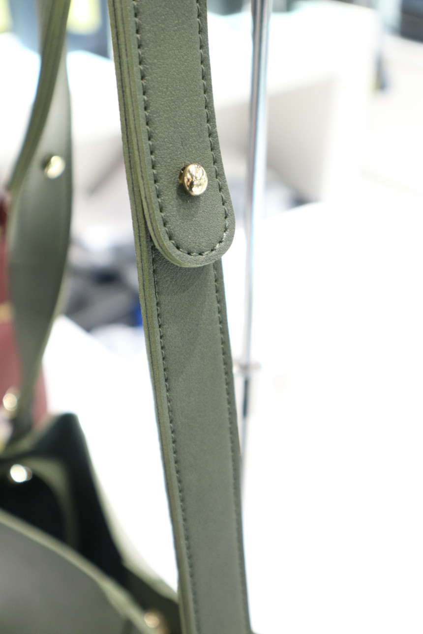 <b><p>Nomi Miller Should Bag FGN8500 Gangnam Day</p></b><b><p>ニコルミラーショルダーバッグFGN8500江南店デイリーバック20代の女性のバッグ</p></b><br /><br /><p align='center'>