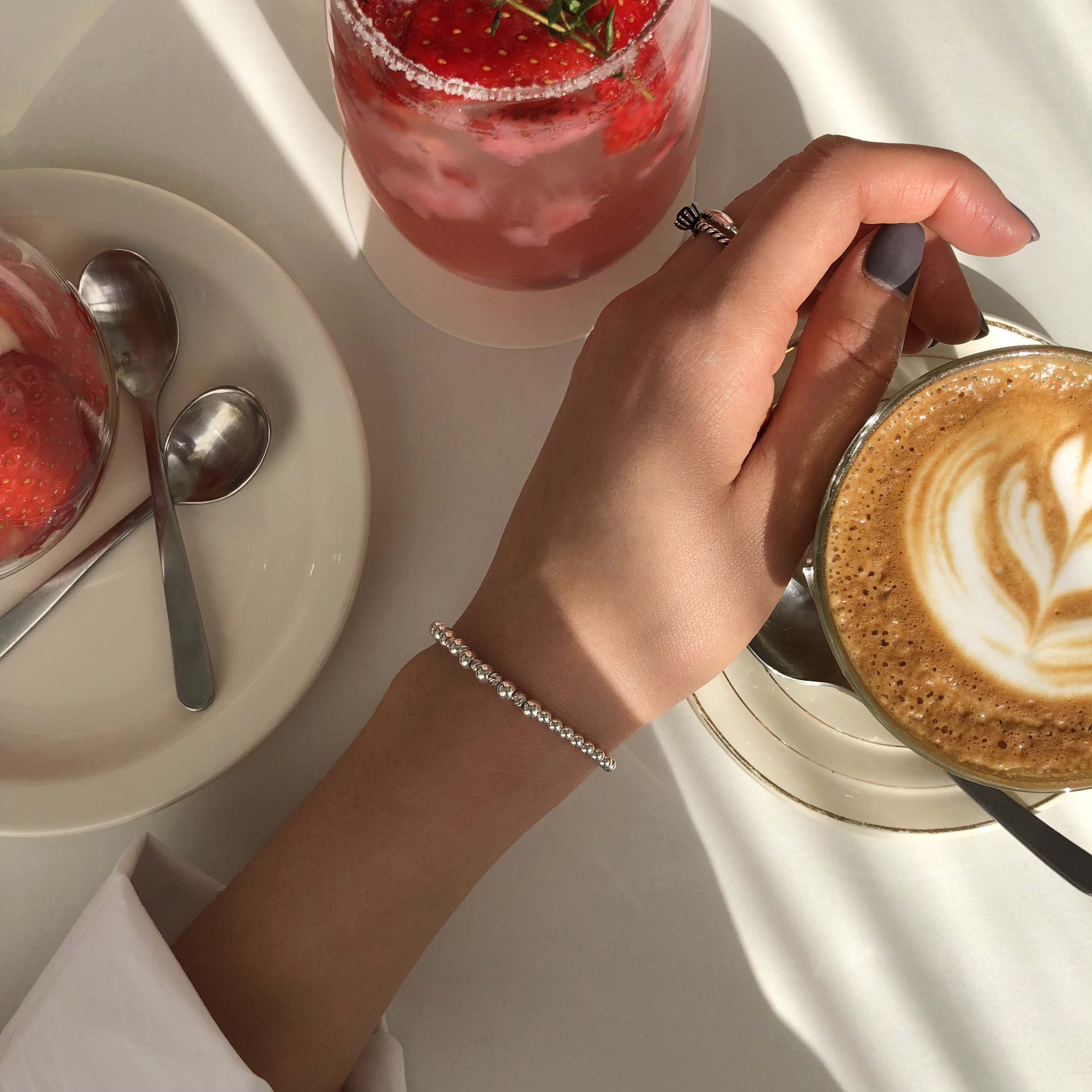 <b><p>Nita Silver 925 onyx ste ring The antiquy</p></b><b><p>モニター シルバー925 オニキス 原石 リング アンティークは 20代の女性 油絵</p></b><br /><br /><p align='center'>