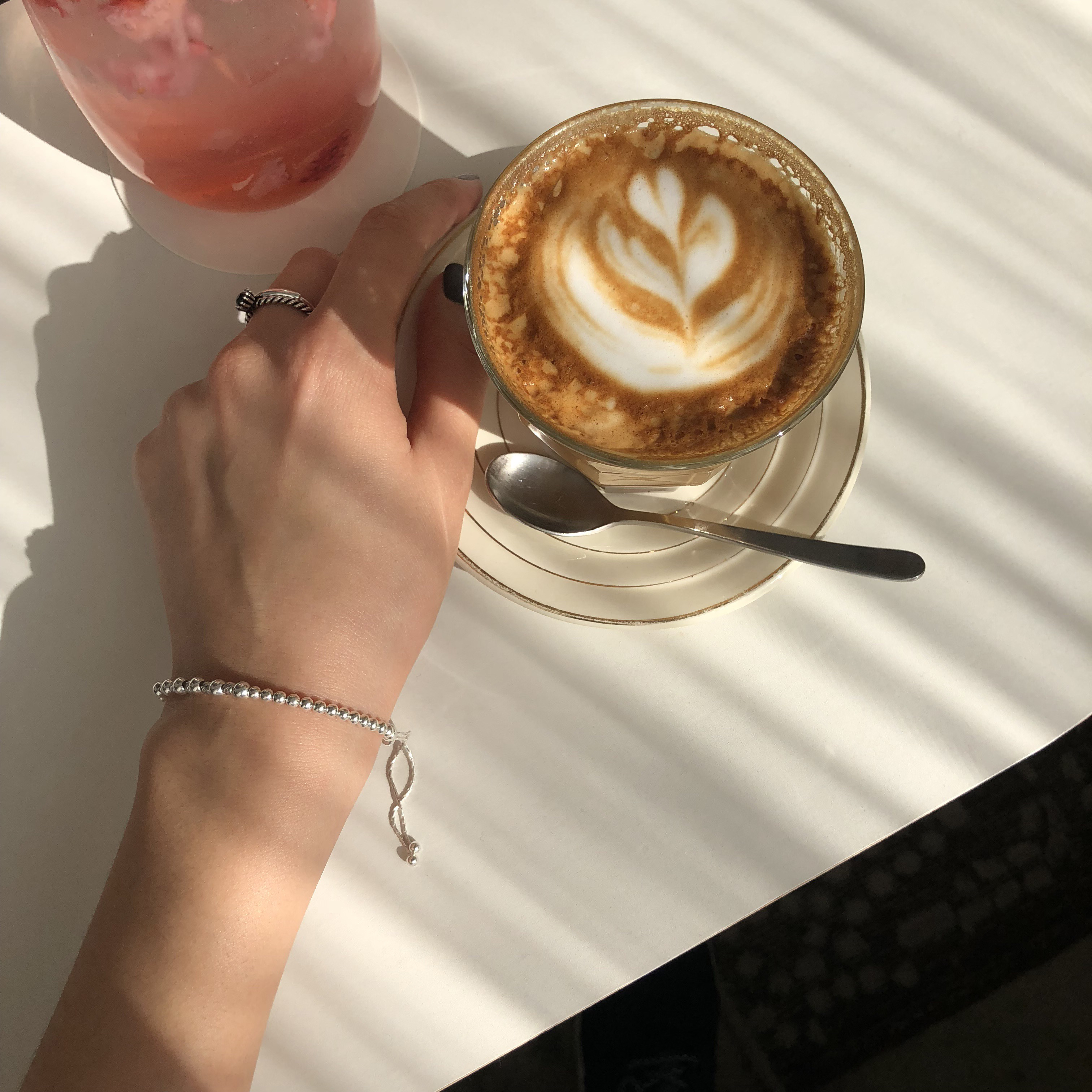 <b><p>Nita Silver 925 onyx ste ring The antiquy</p></b><b><p>モニター シルバー925 オニキス 原石 リング アンティークは 20代の女性 油絵</p></b><br /><br /><p align='center'>