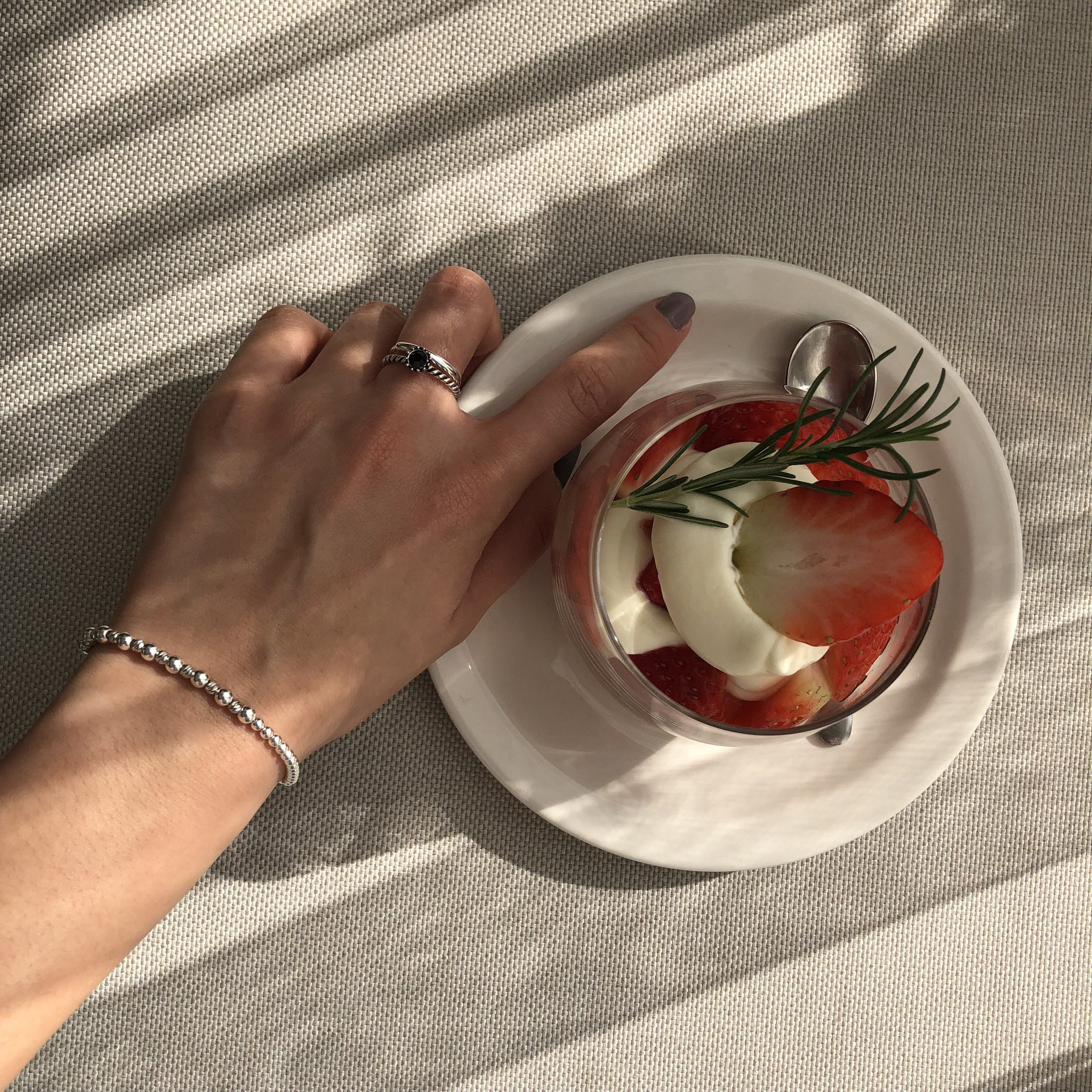 <b><p>Nita Silver 925 onyx ste ring The antiquy</p></b><b><p>モニター シルバー925 オニキス 原石 リング アンティークは 20代の女性 油絵</p></b><br /><br /><p align='center'>