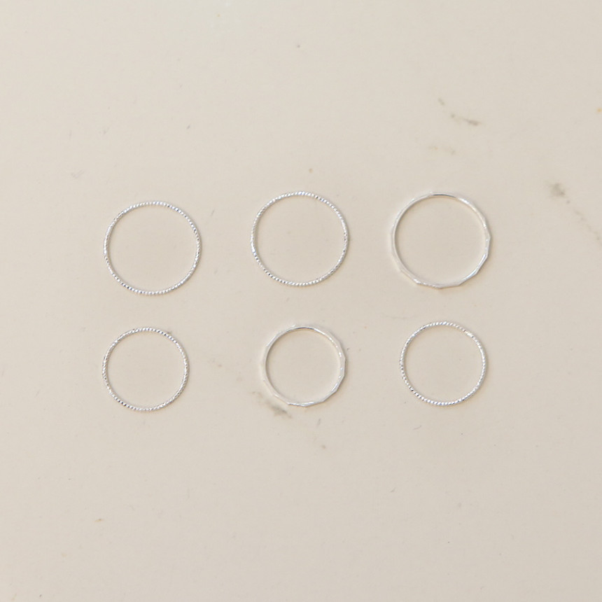 <b><p>Mozen Thread ring Le silver gd set accessory</p></b><b><p>モジェン 糸リング 重ね着 シルバー ゴールド セット アクセサリー デイ 30代の女性</p></b><br /><br /><p align='center'>