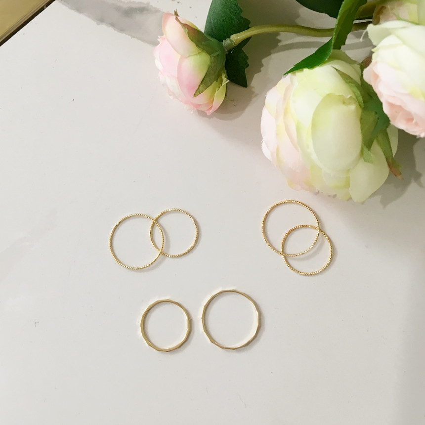 <b><p>Mozen Thread ring Le silver gd set accessory</p></b><b><p>モジェン 糸リング 重ね着 シルバー ゴールド セット アクセサリー デイ 30代の女性</p></b><br /><br /><p align='center'>