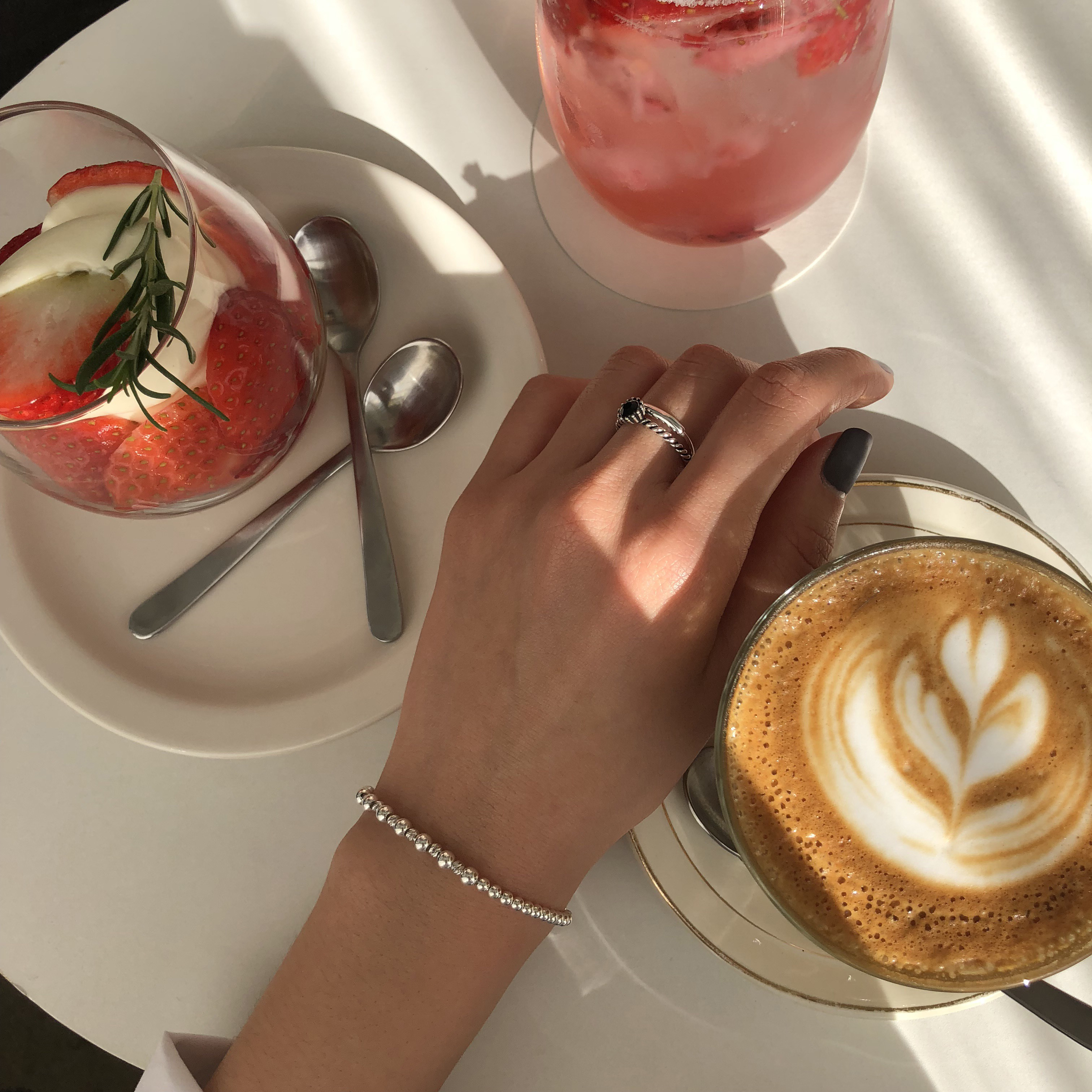 <b><p>Nita Silver 925 onyx ste ring The antiquy</p></b><b><p>モニター シルバー925 オニキス 原石 リング アンティークは 20代の女性 油絵</p></b><br /><br /><p align='center'>