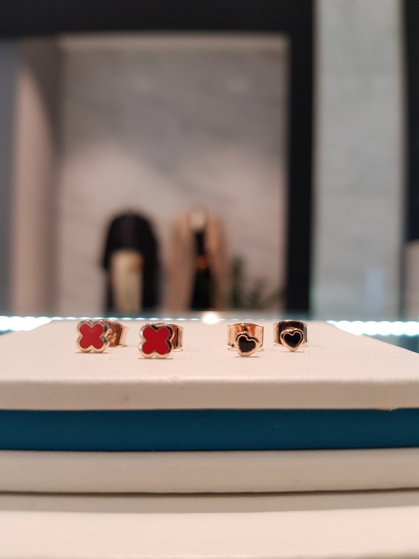 <b><p>Harry Mason Crova Red eings HMTPE-001RG A</p></b><b><p>ハリー・メイソン クローバー レッドイヤリング HMTPE-001RG 可愛らしいコーディネート</p></b><br /><br /><p align='center'>