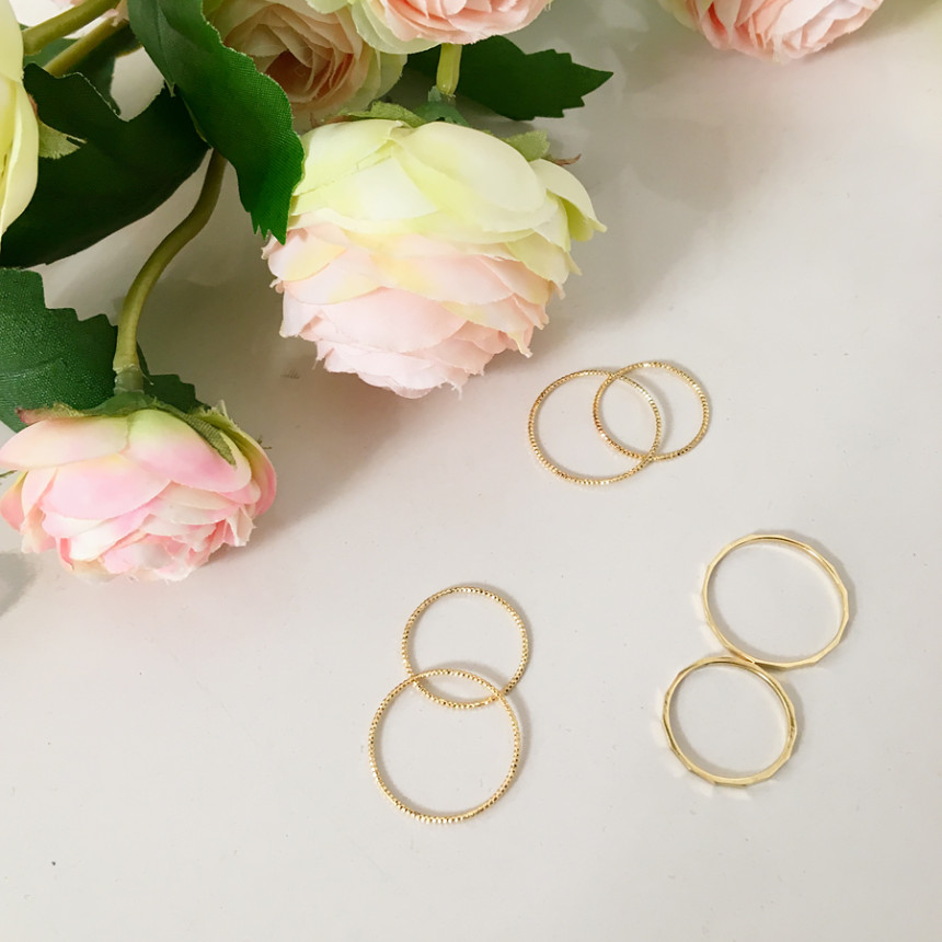 <b><p>Mozen Thread ring Le silver gd set accessory</p></b><b><p>モジェン 糸リング 重ね着 シルバー ゴールド セット アクセサリー デイ 30代の女性</p></b><br /><br /><p align='center'>