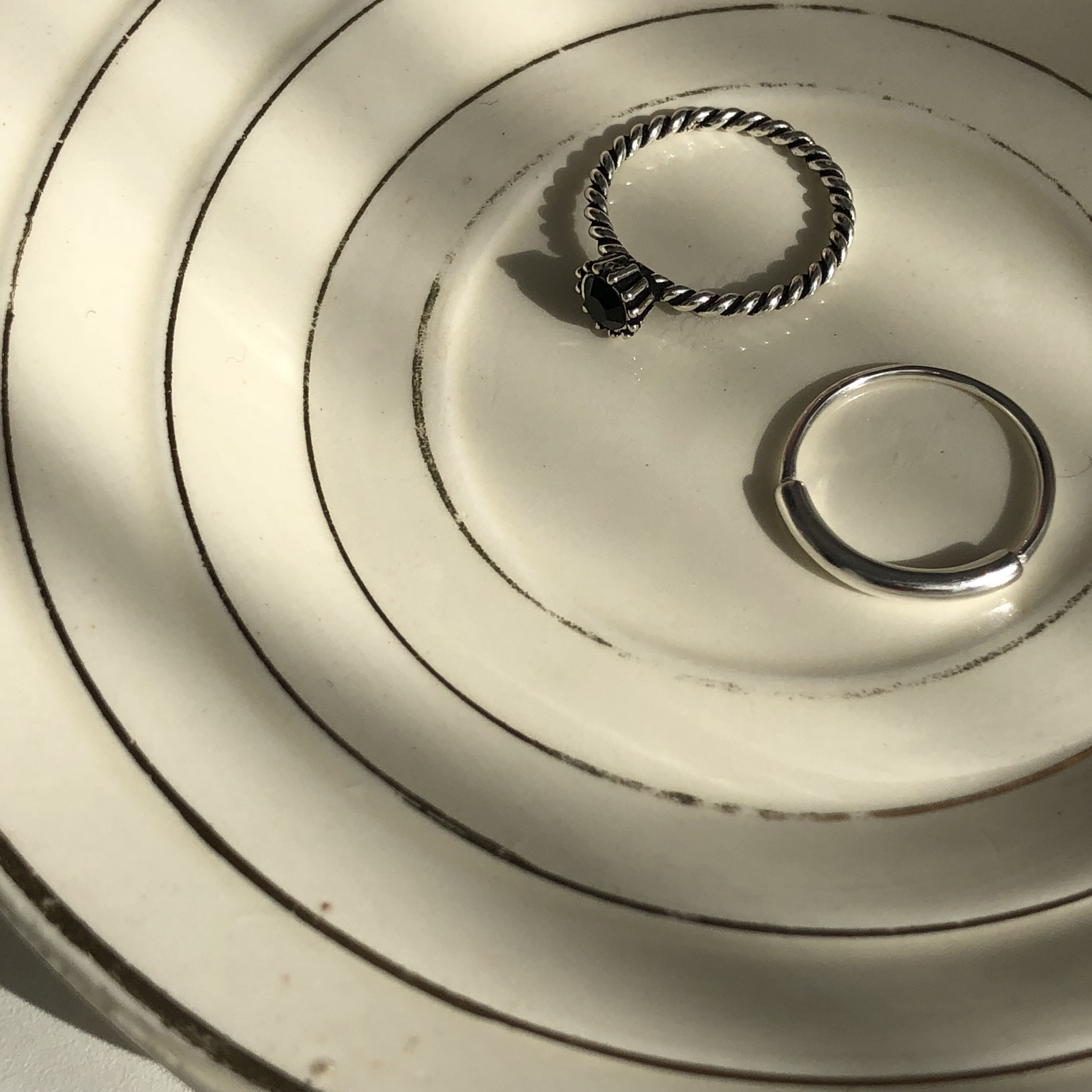 <b><p>Nita Silver 925 onyx ste ring The antiquy</p></b><b><p>モニター シルバー925 オニキス 原石 リング アンティークは 20代の女性 油絵</p></b><br /><br /><p align='center'>