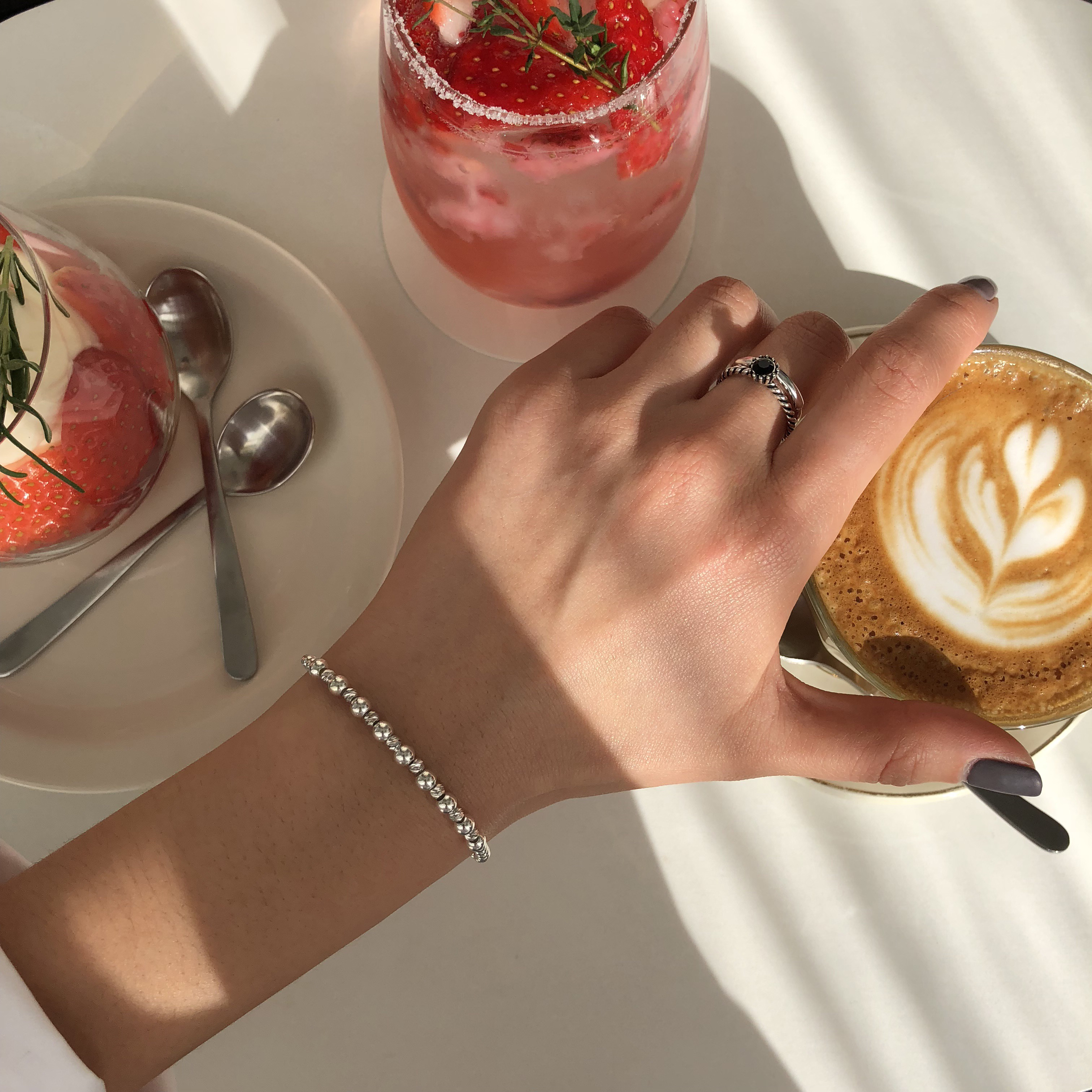 <b><p>Nita Silver 925 onyx ste ring The antiquy</p></b><b><p>モニター シルバー925 オニキス 原石 リング アンティークは 20代の女性 油絵</p></b><br /><br /><p align='center'>