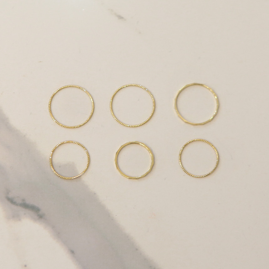 <b><p>Mozen Thread ring Le silver gd set accessory</p></b><b><p>モジェン 糸リング 重ね着 シルバー ゴールド セット アクセサリー デイ 30代の女性</p></b><br /><br /><p align='center'>