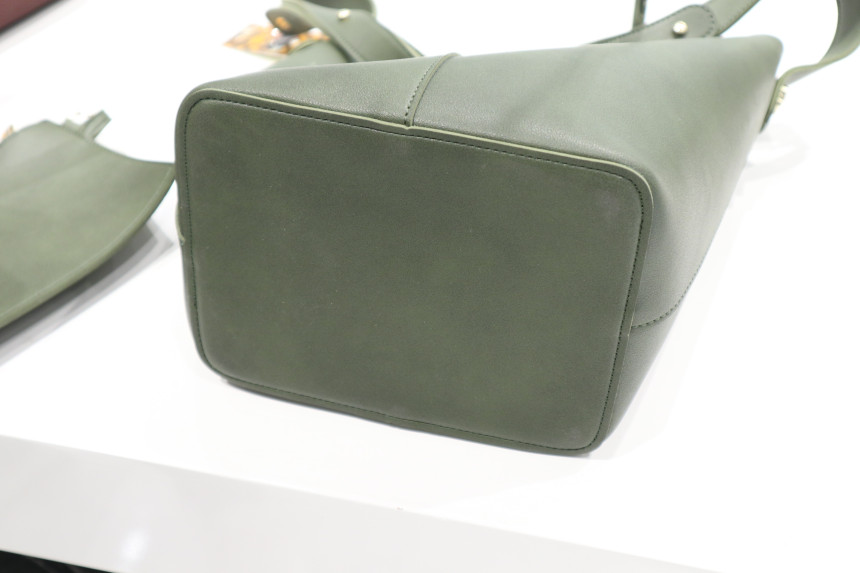 <b><p>Nomi Miller Should Bag FGN8500 Gangnam Day</p></b><b><p>ニコルミラーショルダーバッグFGN8500江南店デイリーバック20代の女性のバッグ</p></b><br /><br /><p align='center'>