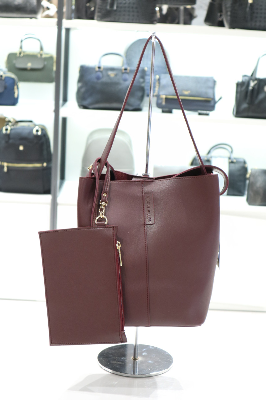 <b><p>Nomi Miller Should Bag FGN8500 Gangnam Day</p></b><b><p>ニコルミラーショルダーバッグFGN8500江南店デイリーバック20代の女性のバッグ</p></b><br /><br /><p align='center'>