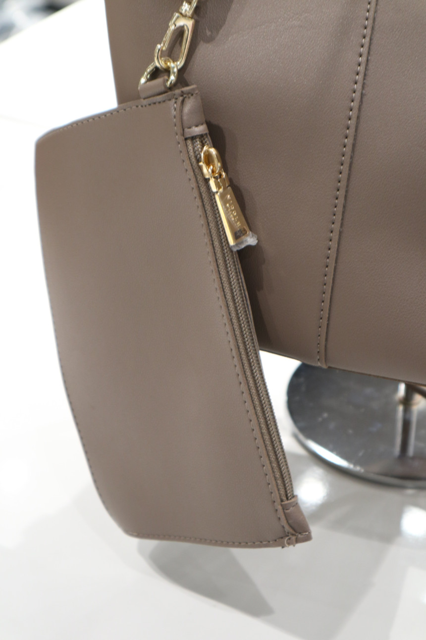 <b><p>Nomi Miller Should Bag FGN8500 Gangnam Day</p></b><b><p>ニコルミラーショルダーバッグFGN8500江南店デイリーバック20代の女性のバッグ</p></b><br /><br /><p align='center'>