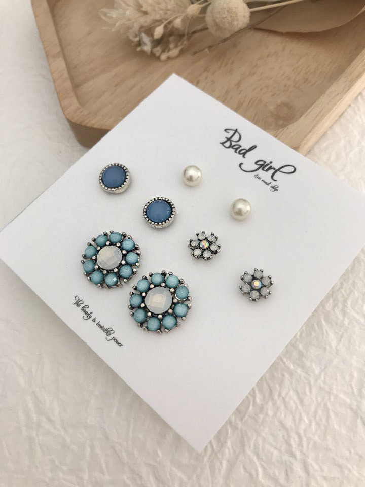 <b><p>Spring flowers 8 pieces set ear female Red</p></b><b><p>春の花 8ピース セット イヤリング 女性 洗練されたグリッター 高級アンティーク</p></b><br /><br /><p align='center'>