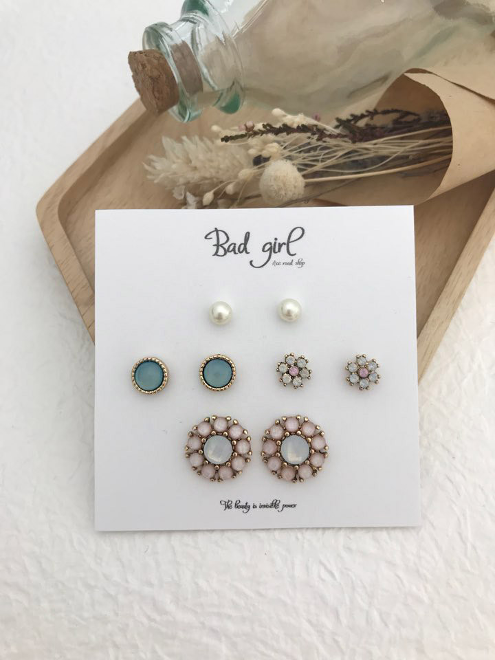 <b><p>Spring flowers 8 pieces set ear female Red</p></b><b><p>春の花 8ピース セット イヤリング 女性 洗練されたグリッター 高級アンティーク</p></b><br /><br /><p align='center'>