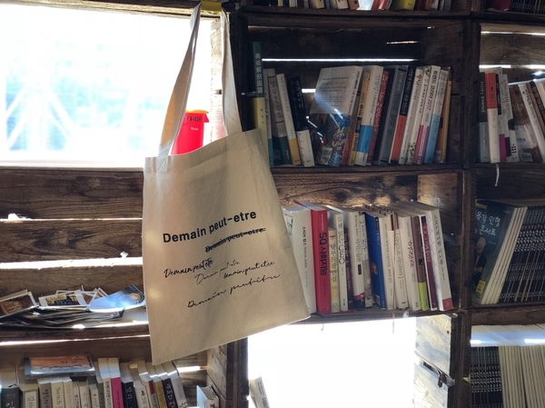 <b><p>Self-made lettering Eco-back ceased sp Hand</p></b><b><p>自主制作レタリングエコバッグ・デ・マンベク春バッグハンドメイド商品カジュアルな20代の女性</p></b><br /><br /><p align='center'>