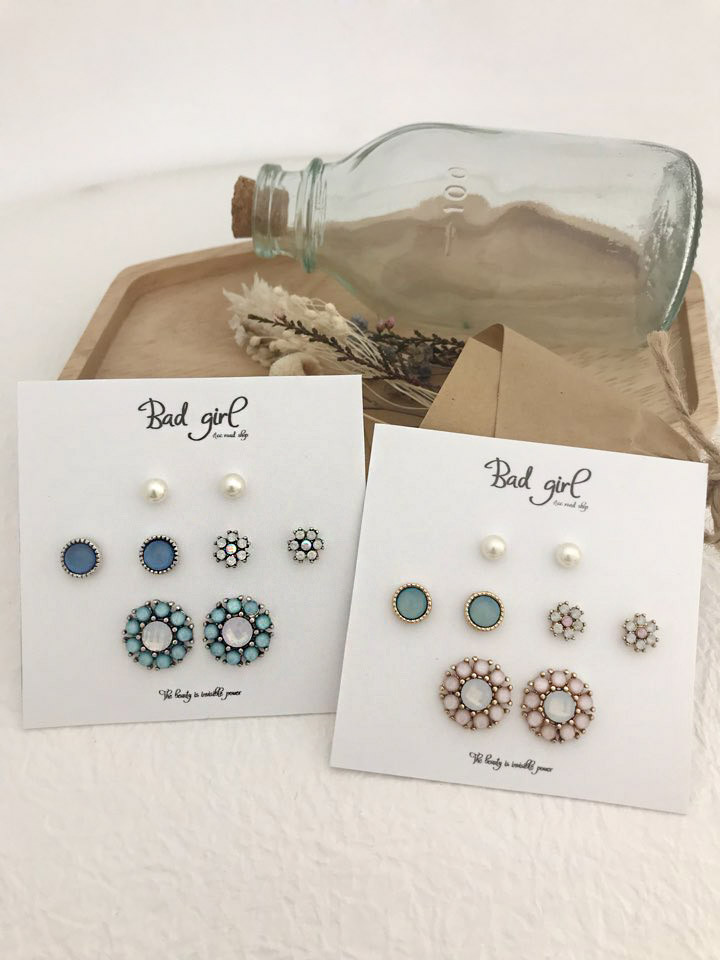 <b><p>Spring flowers 8 pieces set ear female Red</p></b><b><p>春の花 8ピース セット イヤリング 女性 洗練されたグリッター 高級アンティーク</p></b><br /><br /><p align='center'>