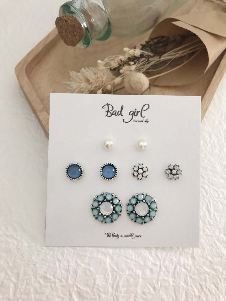 <b><p>Spring flowers 8 pieces set ear female Red</p></b><b><p>春の花 8ピース セット イヤリング 女性 洗練されたグリッター 高級アンティーク</p></b><br /><br /><p align='center'>