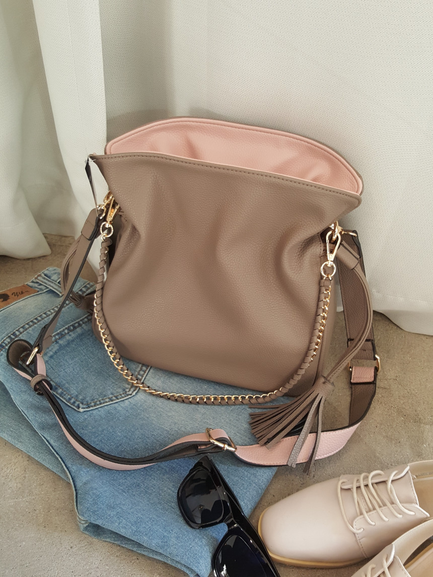 <b><p>Avril bucket bag</p></b><b><p>アヴリルバケットバック</p></b><br /><br /><p align='center'>