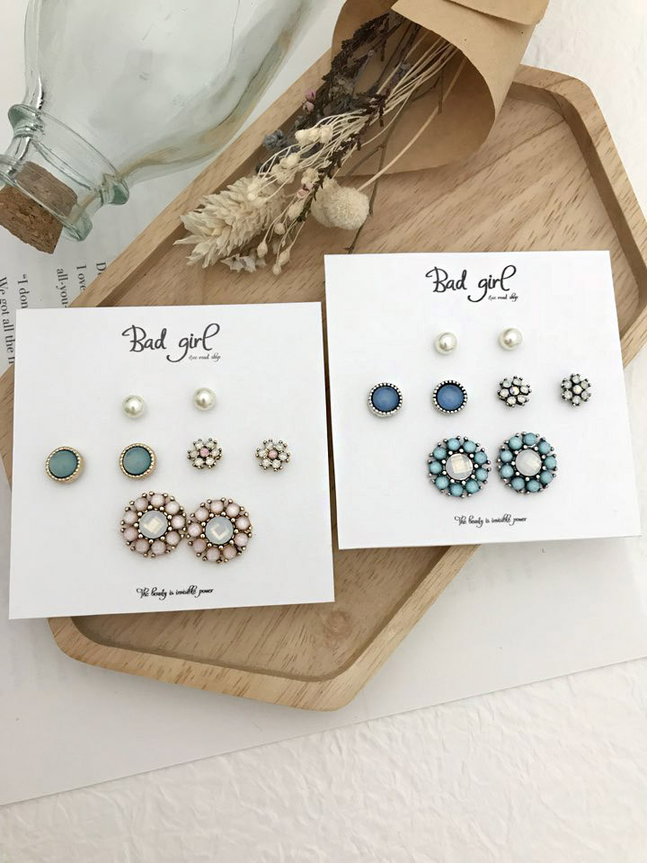 <b><p>Spring flowers 8 pieces set ear female Red</p></b><b><p>春の花 8ピース セット イヤリング 女性 洗練されたグリッター 高級アンティーク</p></b><br /><br /><p align='center'>