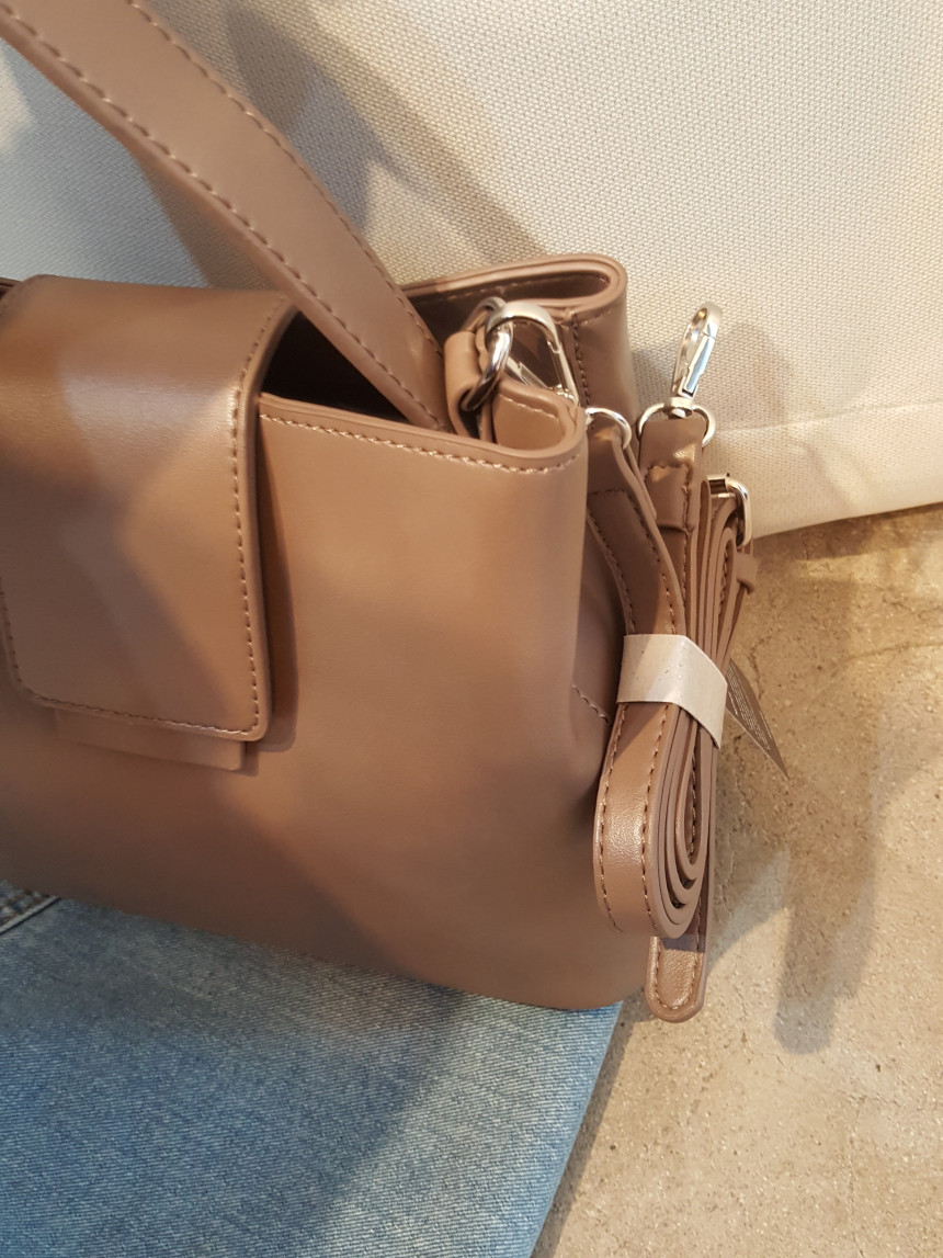 <b><p>Lois back</p></b><b><p>ロイスバック</p></b><br /><br /><p align='center'>