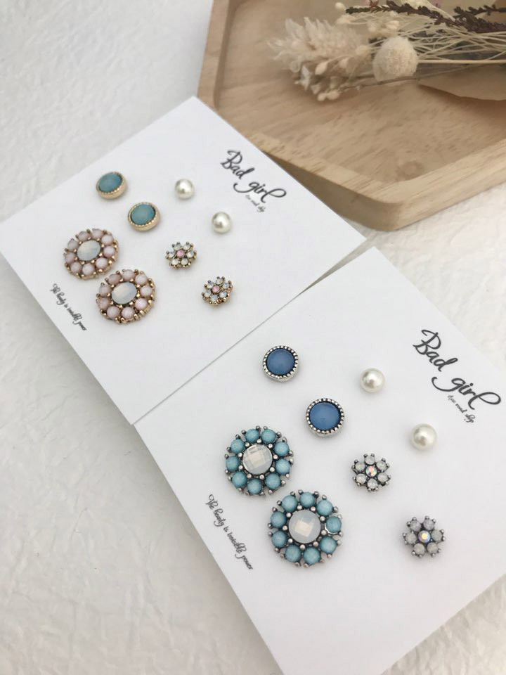 <b><p>Spring flowers 8 pieces set ear female Red</p></b><b><p>春の花 8ピース セット イヤリング 女性 洗練されたグリッター 高級アンティーク</p></b><br /><br /><p align='center'>