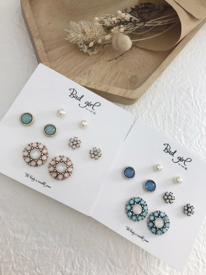 <b><p>Spring flowers 8 pieces set ear female Red</p></b><b><p>春の花 8ピース セット イヤリング 女性 洗練されたグリッター 高級アンティーク</p></b><br /><br /><p align='center'>