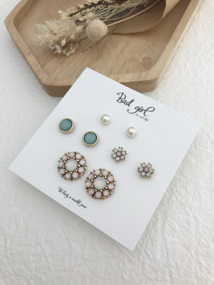 <b><p>Spring flowers 8 pieces set ear female Red</p></b><b><p>春の花 8ピース セット イヤリング 女性 洗練されたグリッター 高級アンティーク</p></b><br /><br /><p align='center'>