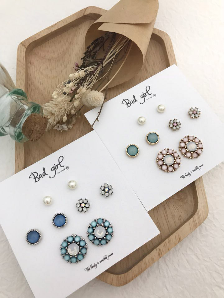 <b><p>Spring flowers 8 pieces set ear female Red</p></b><b><p>春の花 8ピース セット イヤリング 女性 洗練されたグリッター 高級アンティーク</p></b><br /><br /><p align='center'>