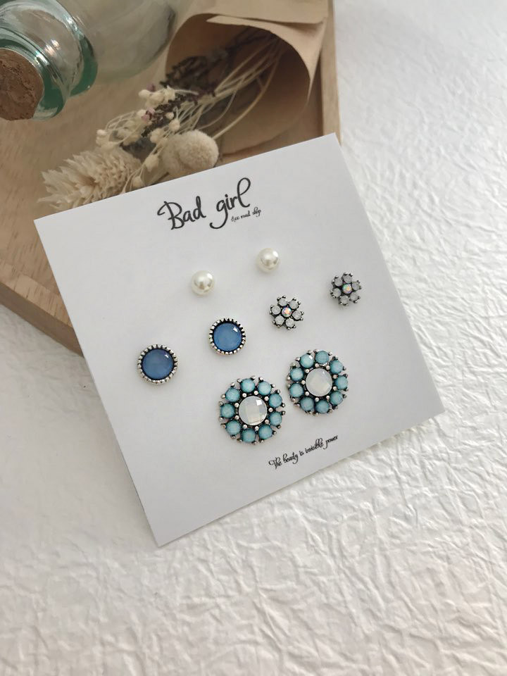 <b><p>Spring flowers 8 pieces set ear female Red</p></b><b><p>春の花 8ピース セット イヤリング 女性 洗練されたグリッター 高級アンティーク</p></b><br /><br /><p align='center'>