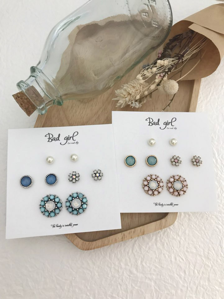 <b><p>Spring flowers 8 pieces set ear female Red</p></b><b><p>春の花 8ピース セット イヤリング 女性 洗練されたグリッター 高級アンティーク</p></b><br /><br /><p align='center'>