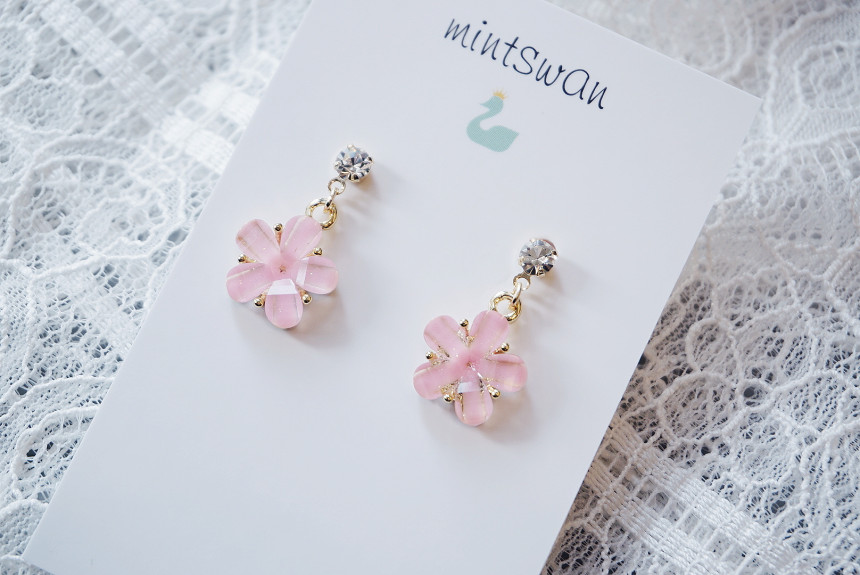 <b><p>Cherry Blossom Drop eaing Twenties Dly coordaon</p></b><b><p>桜 ドロップ イヤリング 20代の女性 デイリーコーディネート ウンチム ガールフレンドの贈り物</p></b><br /><br /><p align='center'>