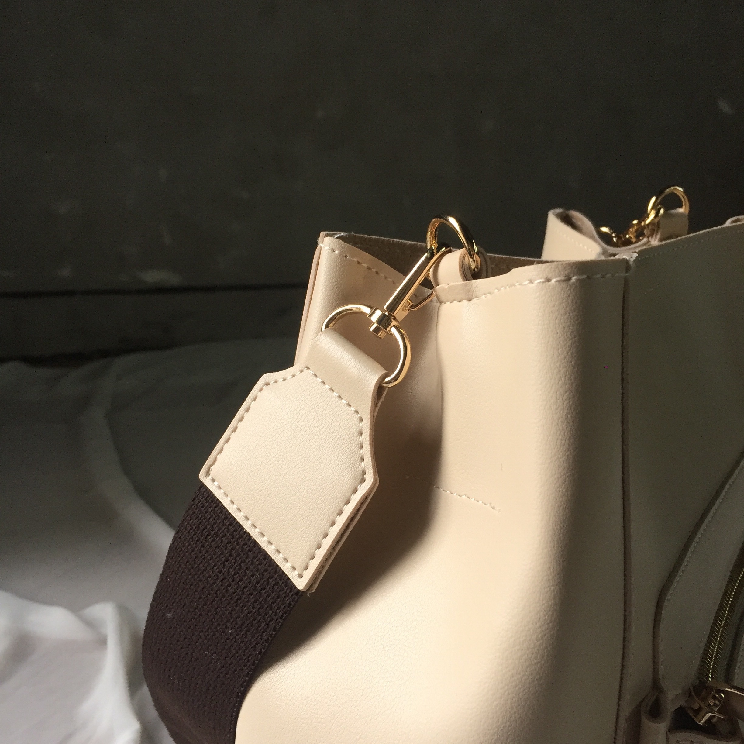 <b><p>Dyue Zipper Point Should 20 Women's Cross</p></b><b><p>デュエジッパーポイントショルダー20代の女性のクロスカジュアルモダンあすなろ収納力良いバッグすっきり</p></b><br /><br /><p align='center'>