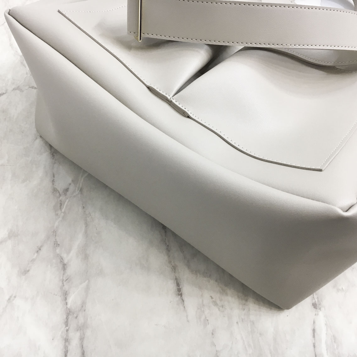 <b><p>Spring Color Daily Leather Tumbl Bag</p></b><b><p>春カラーデイリーレザータンブラーバック</p></b><br /><br /><p align='center'>